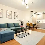 Korter Brand New - Sea View - Balcony - Parking In Garage